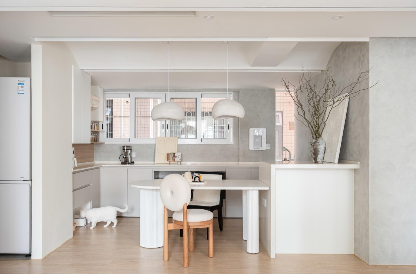 如果家里客厅大,建议做弧形吊顶,看她119㎡家,大气极了