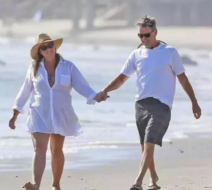 布鲁斯南|膀大腰圆却被30亿男神深爱25年，你不欺我少年穷，我不负你糟糠恩