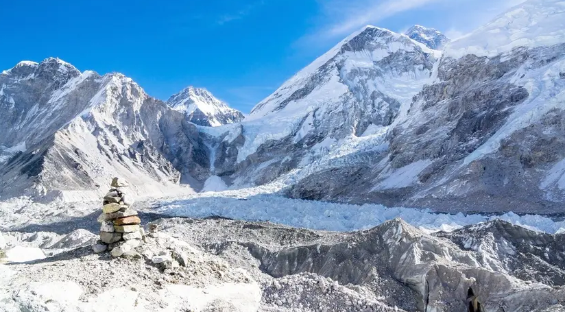 月牙泉|喜马拉雅山“出事”了？冰雪消融后，湖中出现的景象让人不敢相信