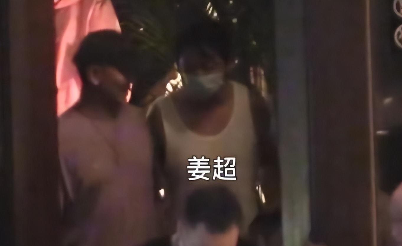 潘粤明|潘粤明近照曝光，老头背心配短裤，瘦出肌肉线条