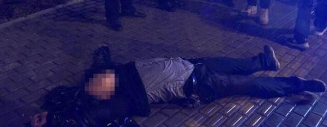原创苏州一奔驰司机撞警车后逃逸,弃车逃跑时却失足落水……