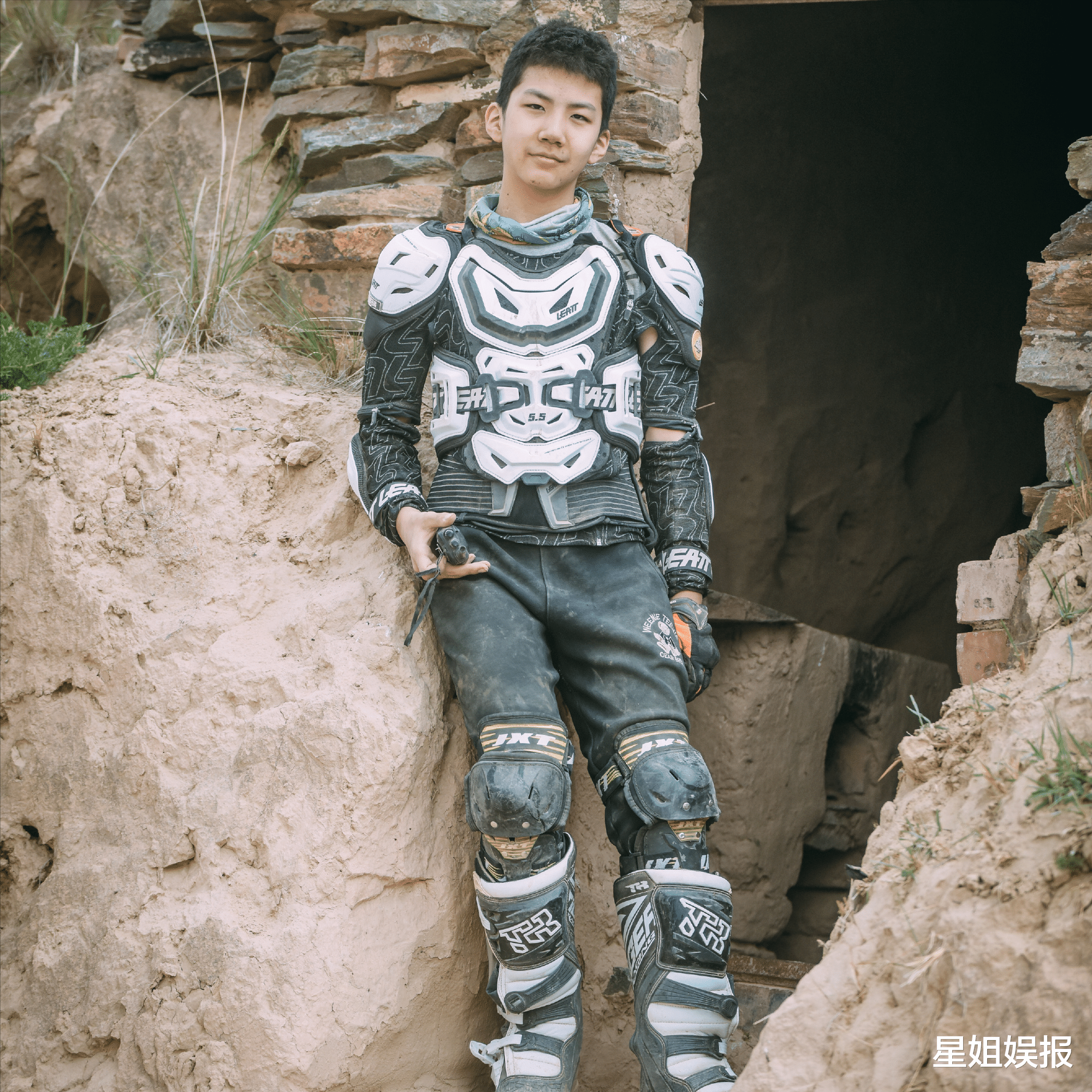 康晋荣|集齐霸总元素？胡军儿子康康13岁身高就已近180，长大后气质更A了