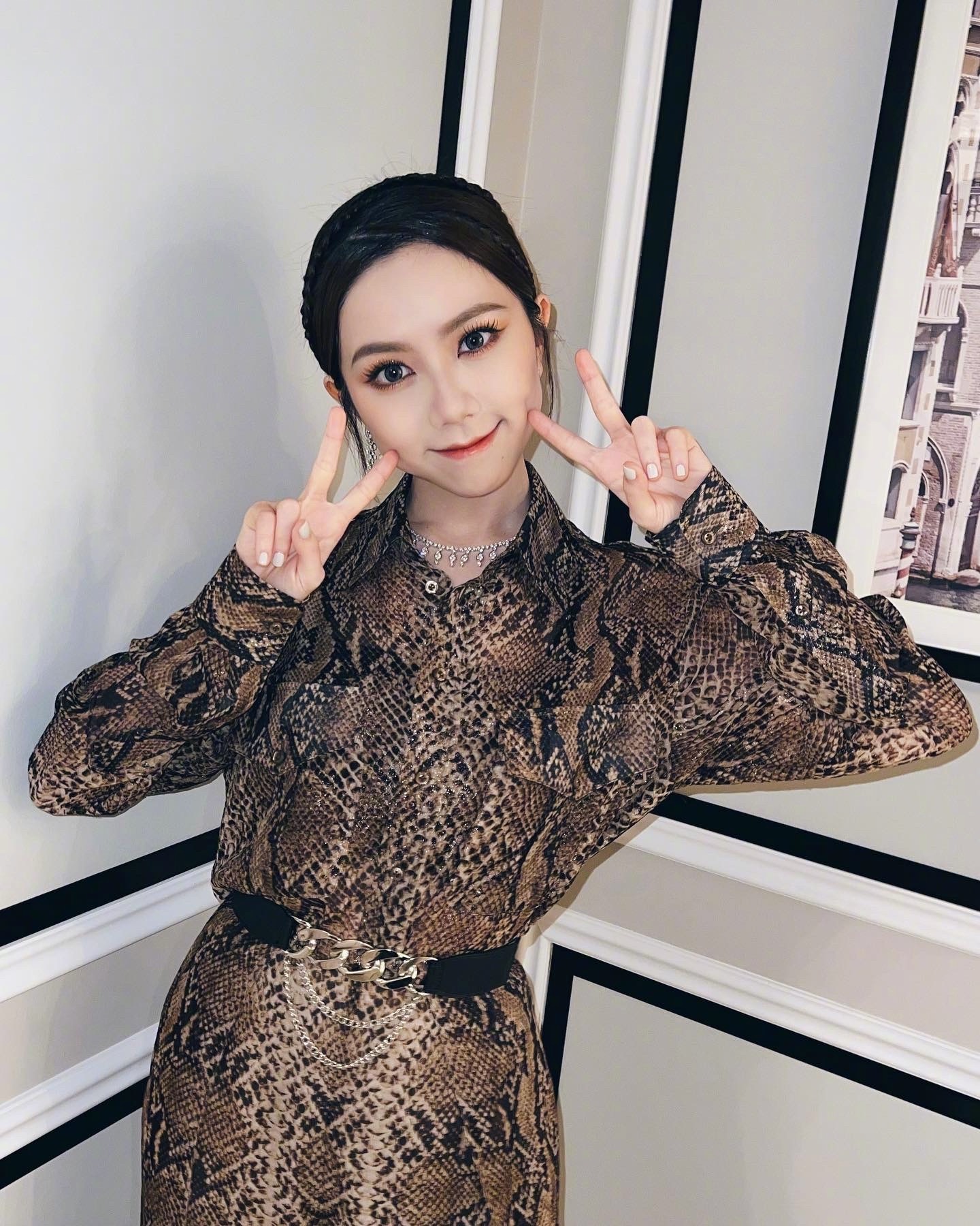 张碧晨|曾经《好声音》的冠军,舞台的王者,把生活演成了狗血偶像剧。