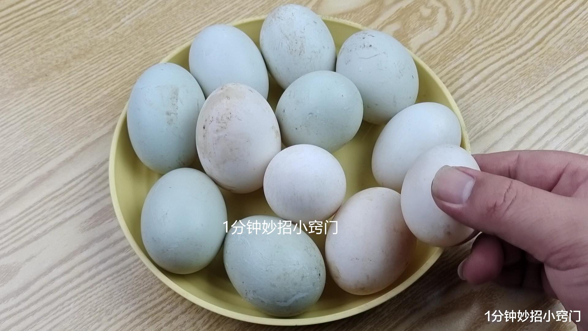 买鸡蛋时,是挑大的好还是挑小的好?我也是刚知道,以后别乱买了