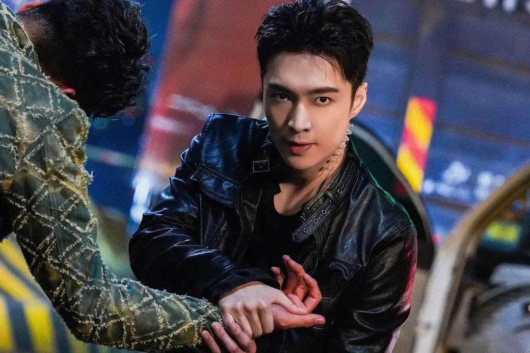 迪丽热巴|《北京日报》评“影视榜样”:黄轩是最佳男演员,肖战是人气男演员