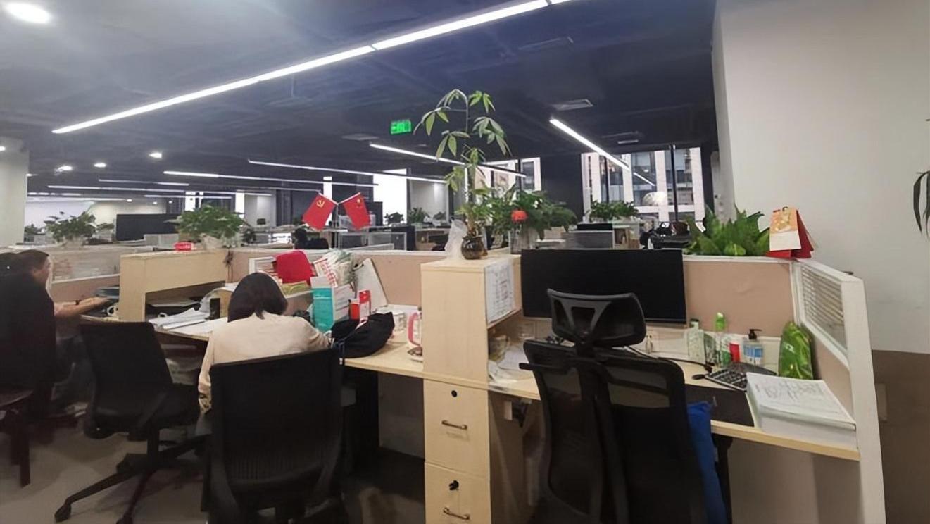 乐视|吃螃蟹第一人的乐视：三点只剩几个人，“四天半工作制”！