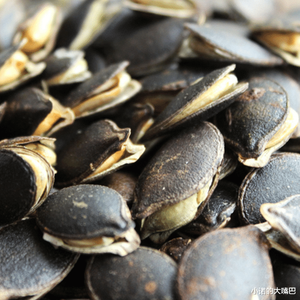 中老年人|【脱发】超市里的6种坚果，每天吃，头发乌黑又茂密