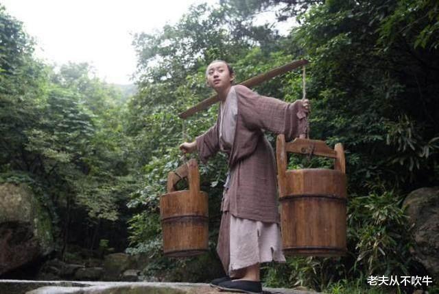 大孝子董黯,母亲与邻居之母拉家常,被邻居辱骂并殴打,卧病不起,几年之后,董黯杀死邻居为母报仇