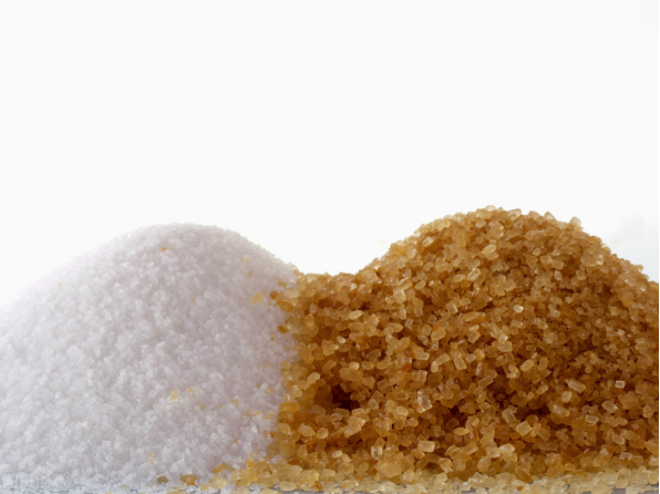 买冰糖时,黄色和白色哪一种更好?糖厂员工说漏嘴,以后别买错了