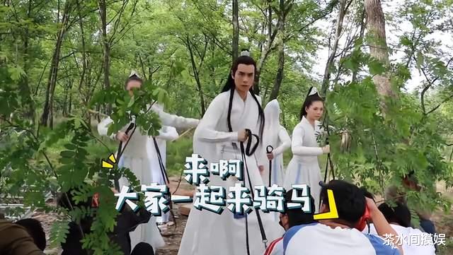 唐嫣|吃空气、假开车、骑假马、戴假肩胛骨，内娱明星拍戏有啥是真的？