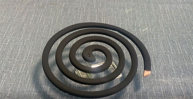 蚊香还在用手拆?20年经验教你2招,只要3秒轻松剥离,真实用