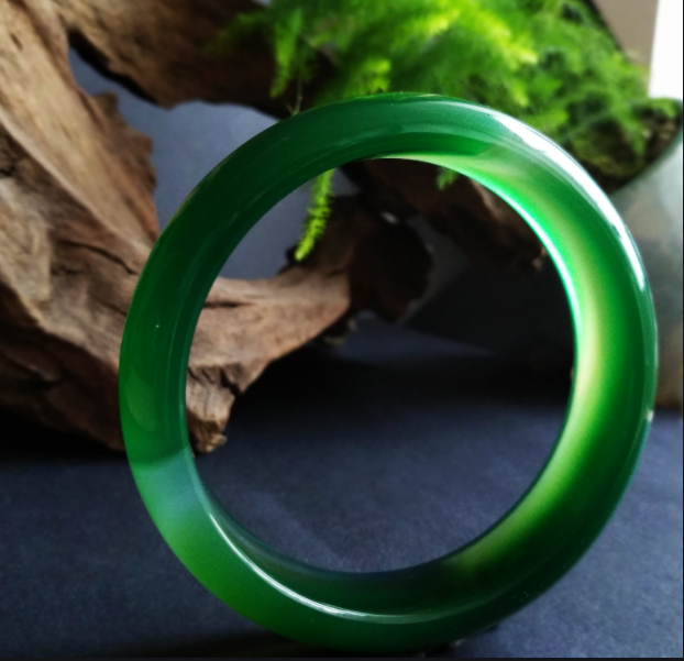 |翡翠黯淡无光就是假货?