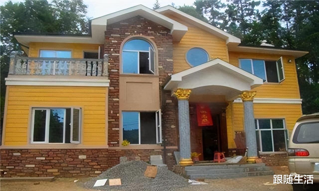 曾经风靡农村的瓷砖房,现在被“喷砂”取而代之,究竟哪个更安全