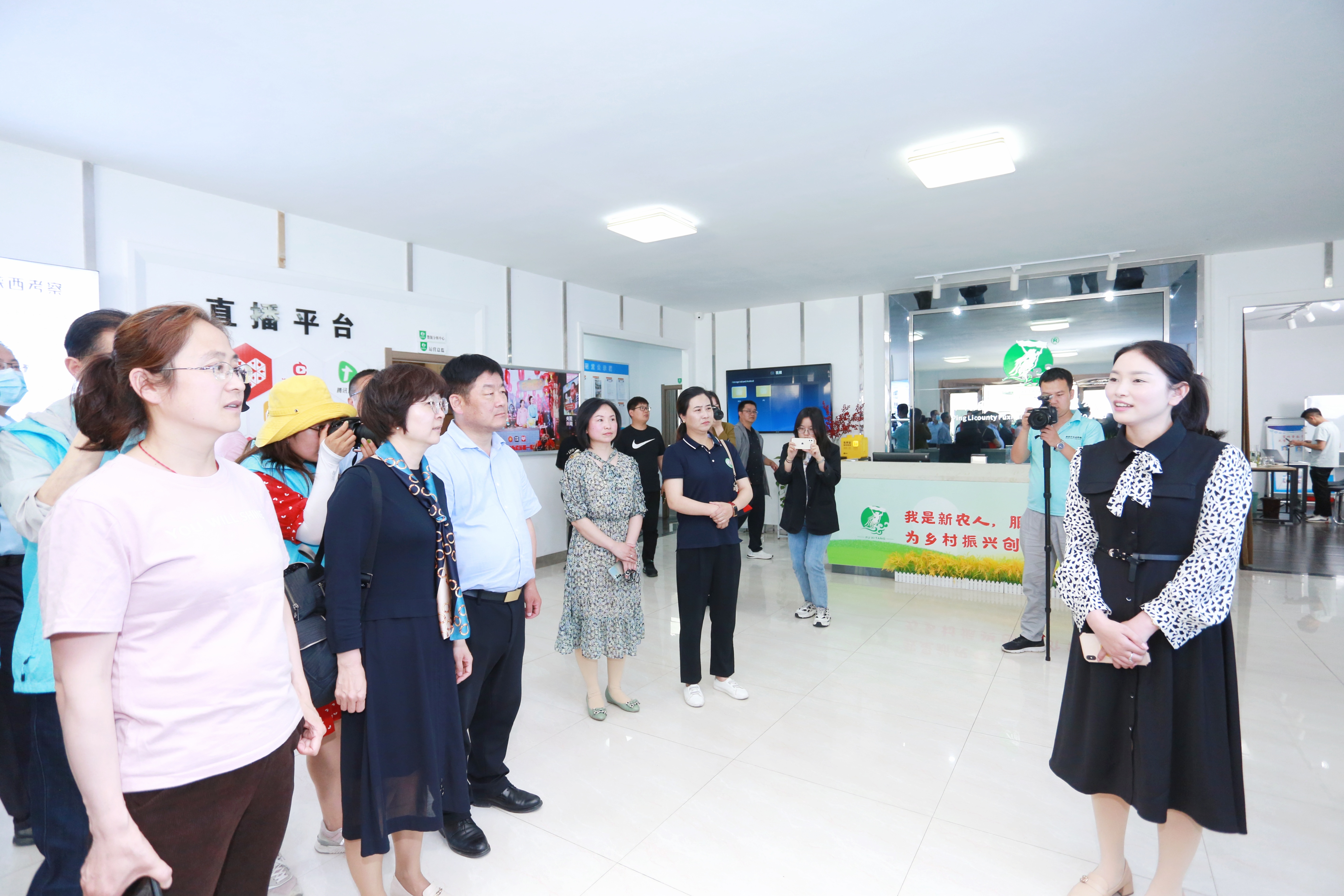 电子商务|第三届陕西网上茶博会走进王秀梅的店返乡创业发展电商有“硒”望