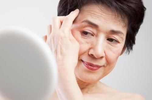 衰老|多吃能去皱的食物,不是牛奶,每天食用,皮肤饱满,人更显年轻