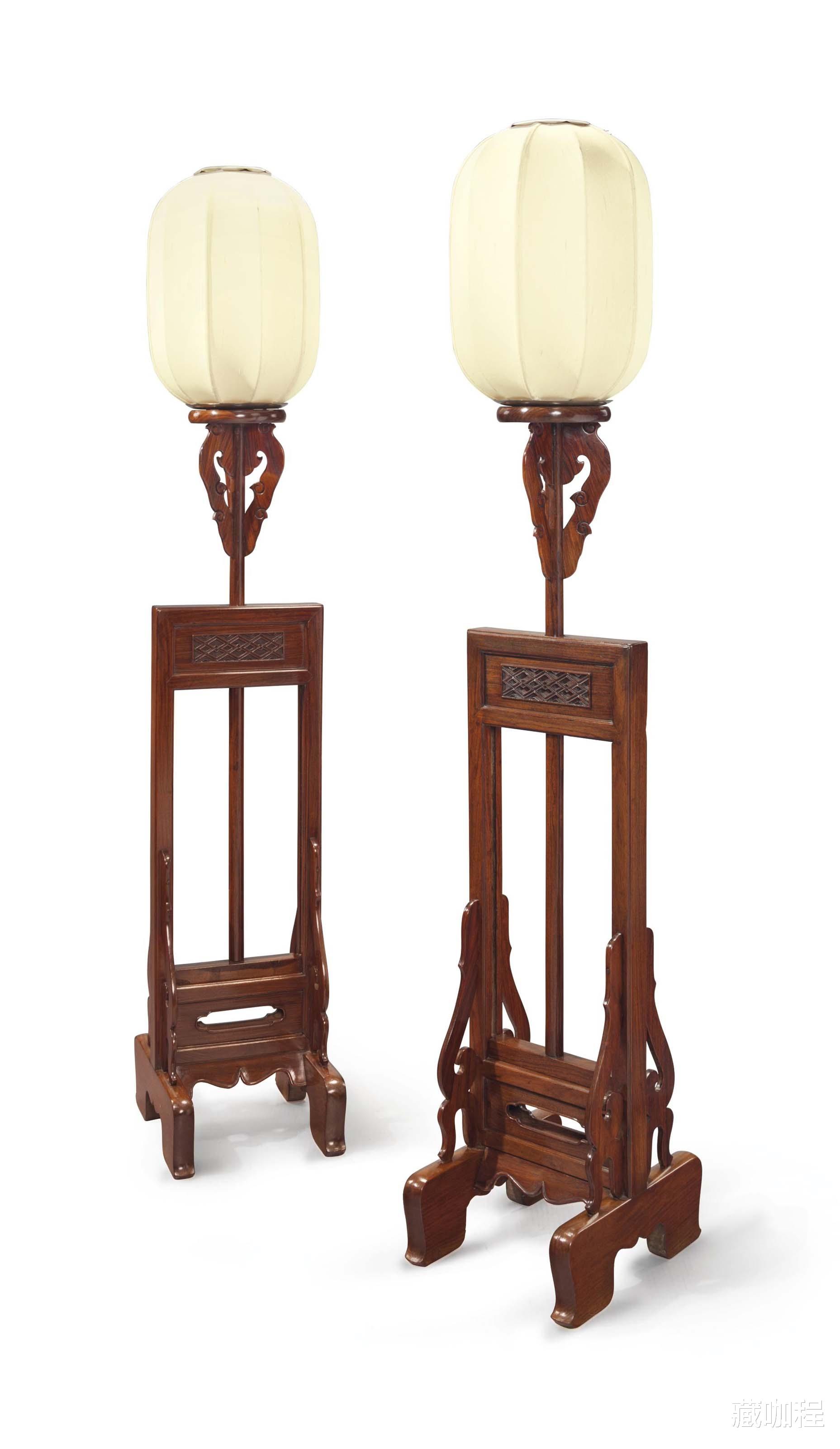 |黄花梨灯台已然稀有，三足着地的更是只此一例