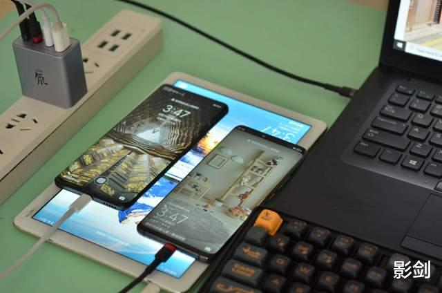 壁紙|居家好物：努比亞新款四口65W氮氣鎵充電套裝實測，溫控好、安全性高