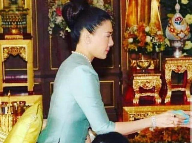 西拉米|30岁西拉米拥有绝世容颜，玛哈晒出独家照片，追忆盛世美颜前储妃