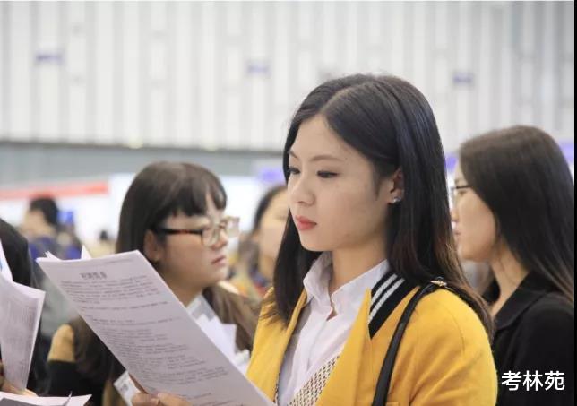 应届毕业生|延毕也这么“卷”?一本科生因挂科太少,被辅导员告知没办法延毕