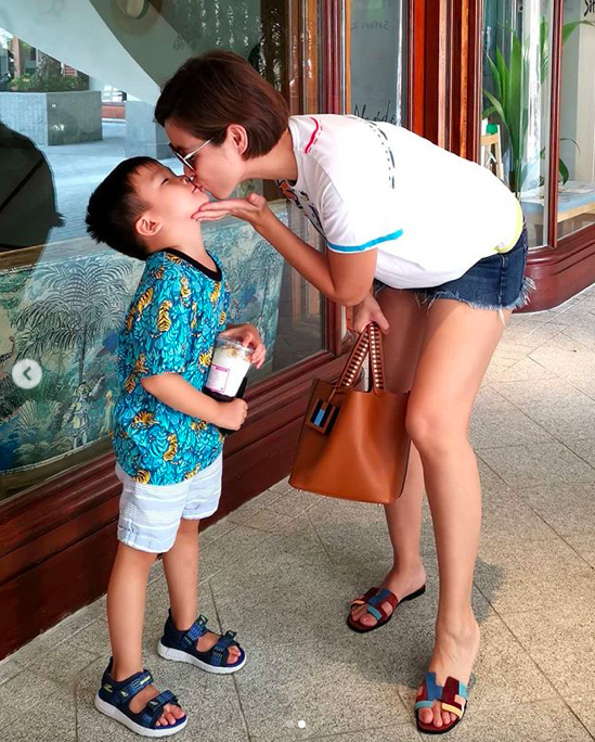 爱马仕|陈豪最爱送爱马仕包宠妻，媲美大刘宠甘比，一人养五口胡子都白了