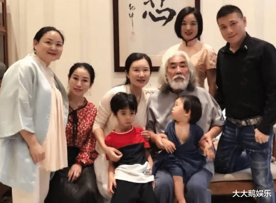 张艺谋|因为爱情还是沉迷钱财?这6对“老夫少妻”组合,相差最大37岁