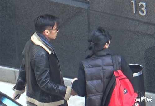 张小斐|李嫣与模特后妈惊喜同框，身材不相上下，一个保守，一个清凉