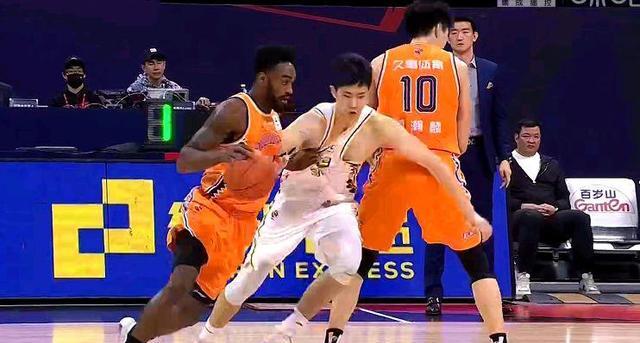李添荣|顽强输出！上海双将缺战硬磕广厦李添荣14+2狂救主大秋完全无解