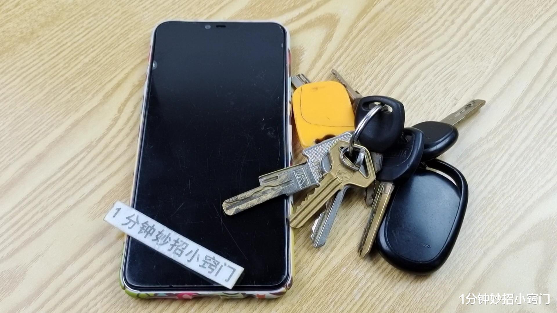 |不管用什么手机,手机别和这4样东西放在一起,早知道早受益