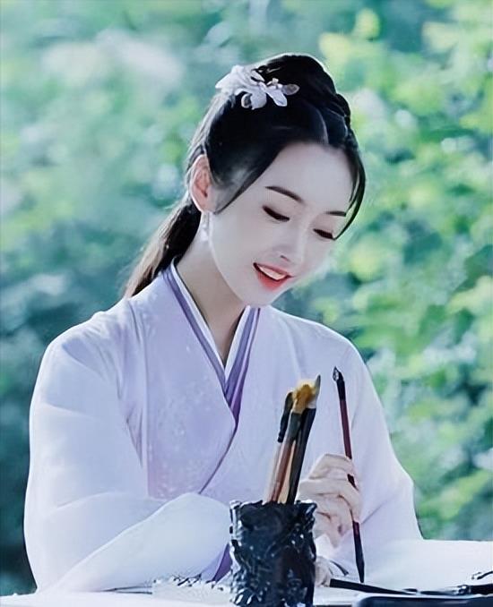 吴谨言|8位“架子比岁数大”的明星：数十名保镖开道，漱口水吐助理手上