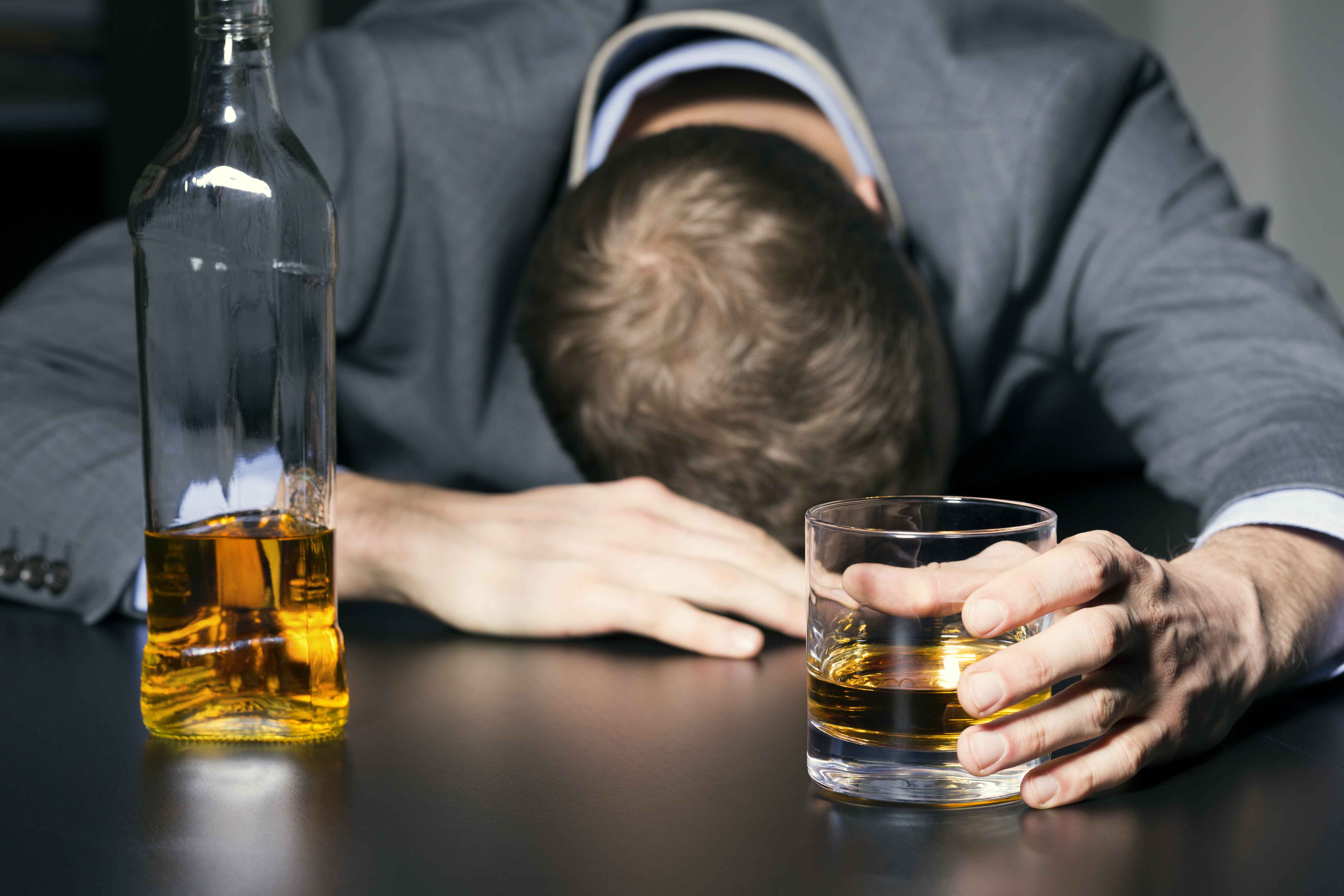 疾病|“常喝酒”与“喝大酒”，究竟哪个更伤身？这一调查会告诉你结果