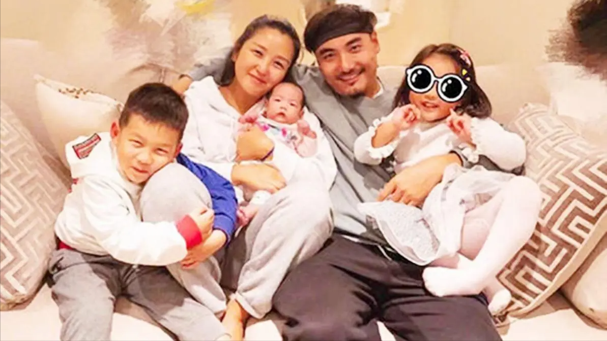 何洁|何洁:养活4娃压力大,连保姆都请不起,她还能保住千万豪宅吗?