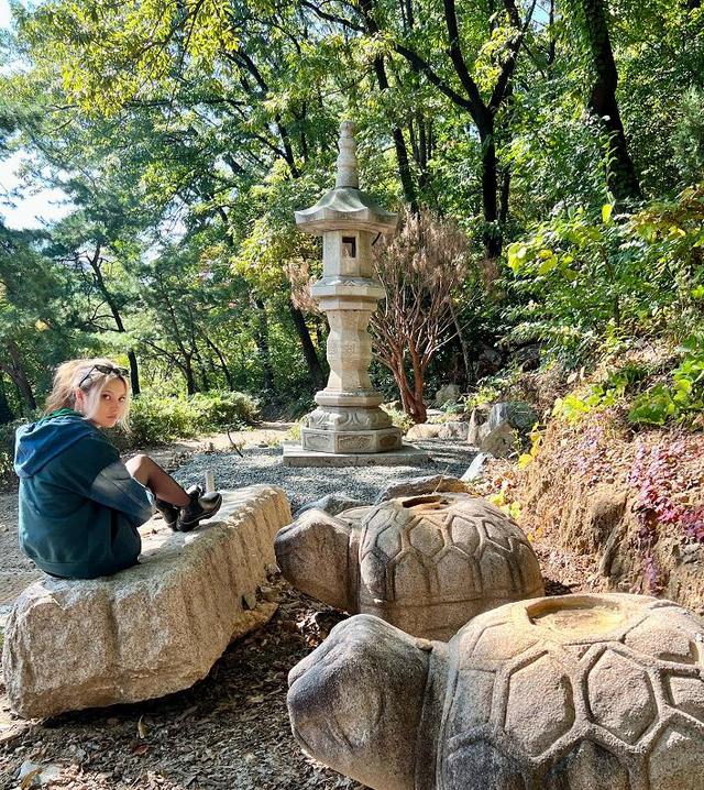 谷爱凌|19岁谷爱凌晒纯欲风近照 挎名牌包摆造型疑似回应恋爱传闻