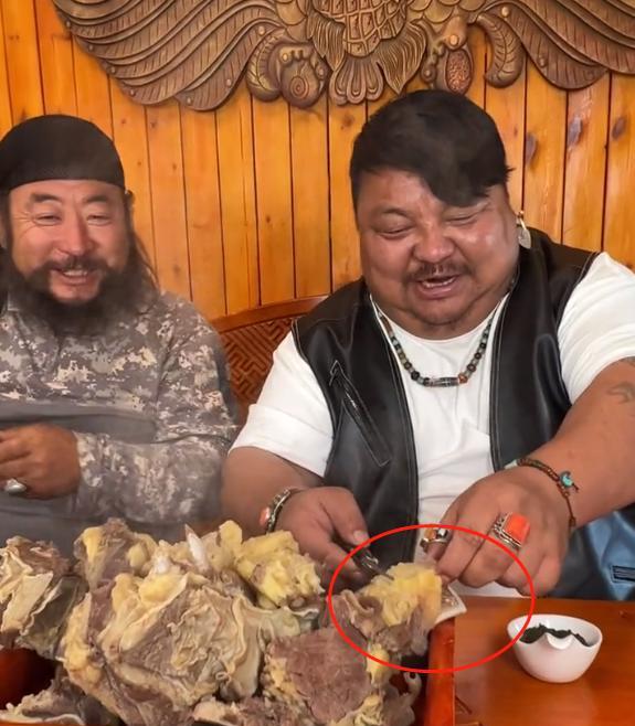牛肉 恩克减肥宣告失败,牛肉专挑肥的吃,网友:脸怎么越吃越黑?