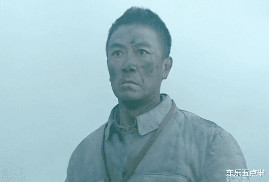 李云龙|亮剑：炸死秀琴后，李云龙什么反应？瘫坐很真实，发呆就离谱了