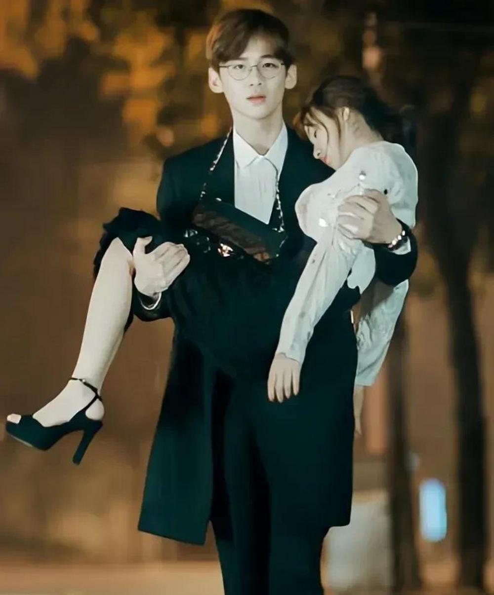 刘冠麟|能举起来为什么要背,白敬亭当真强壮!节气姑娘为啥看上刘冠麟?