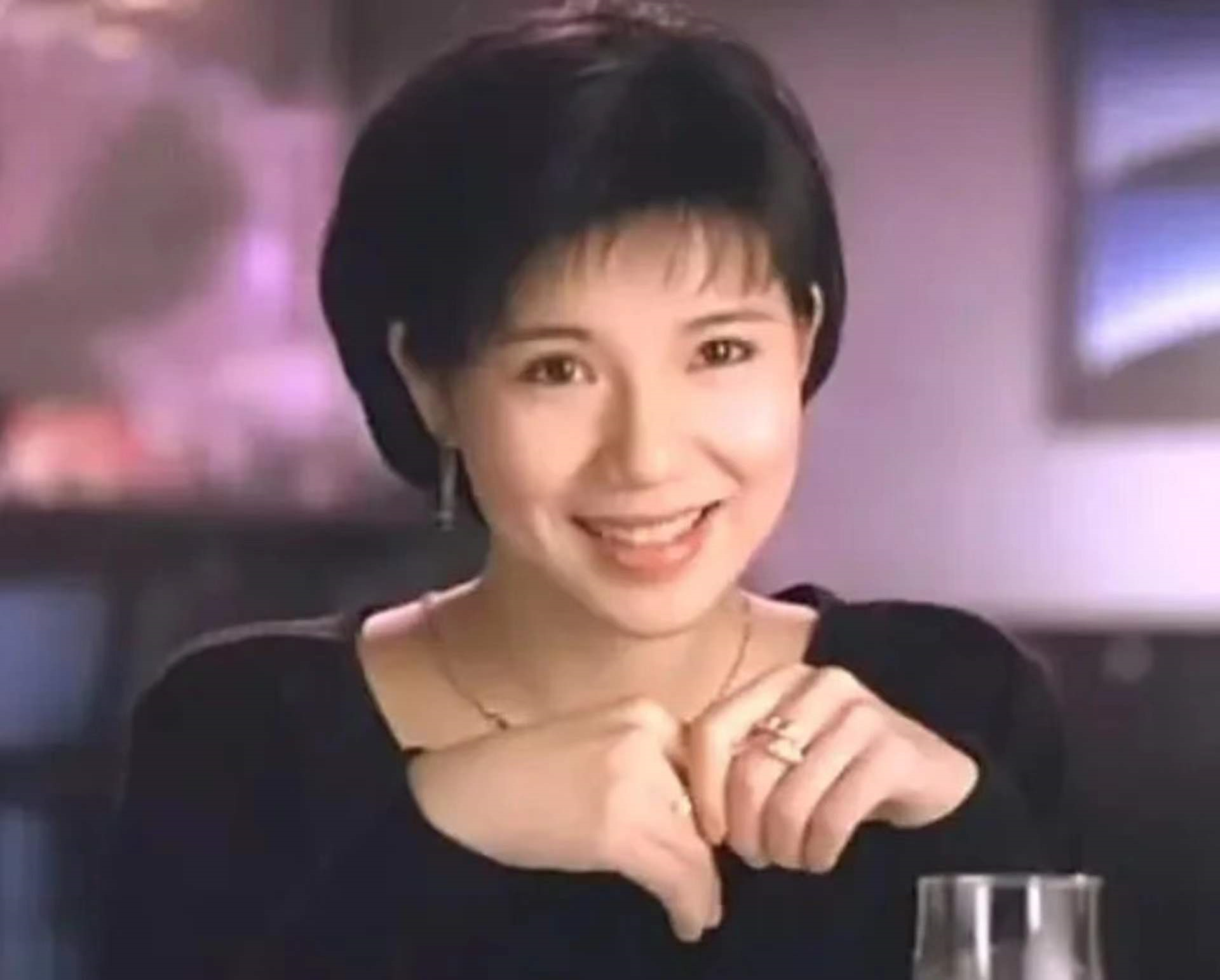 关秀媚|55岁关秀媚淡妆出镜似少女,以性感出名因酒驾入狱,晚年生活多彩