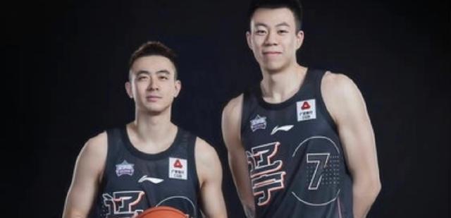 湖人队|辽篮快讯：张镇麟为室友捧场，206锋线向杨鸣表忠心，金金撒狗粮