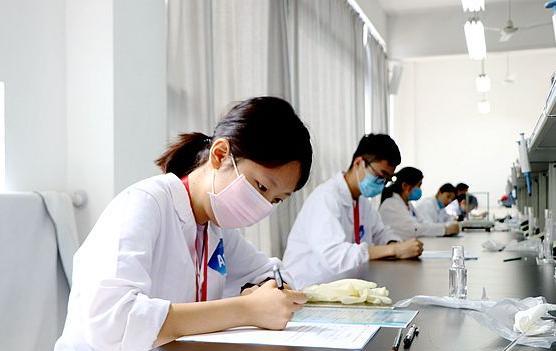 大学生|老师让填“寒假留校理由”，00后大学生太耿直，同学称其“壮士”
