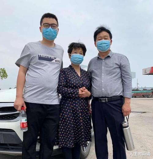 左右为难|左右为难!田静更新日常动态,遭杜粉喊话:别忘了杜妈的养育之恩