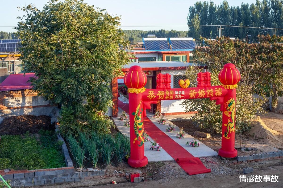 大喜日子当天,妻子和男闺蜜上厕所私会,妻子:清白的,我:滚