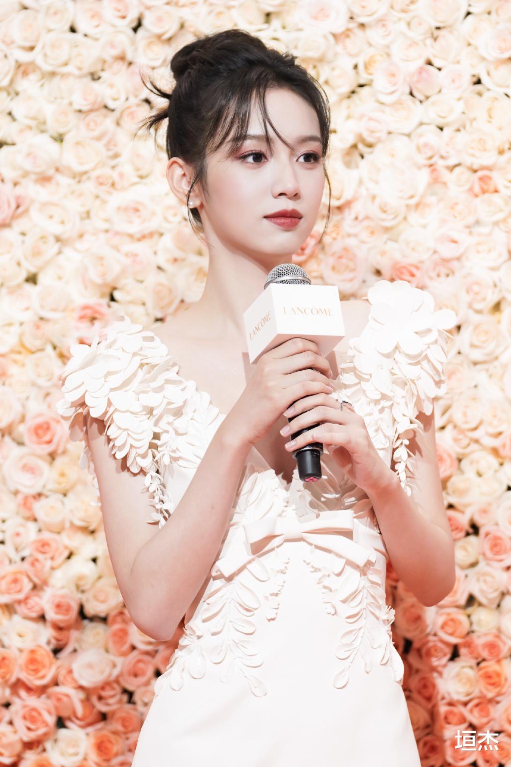 郁可唯|又是红毯!蒋勤勤作风大改,郁可唯脚指甲是败笔,倪妮艳压群芳