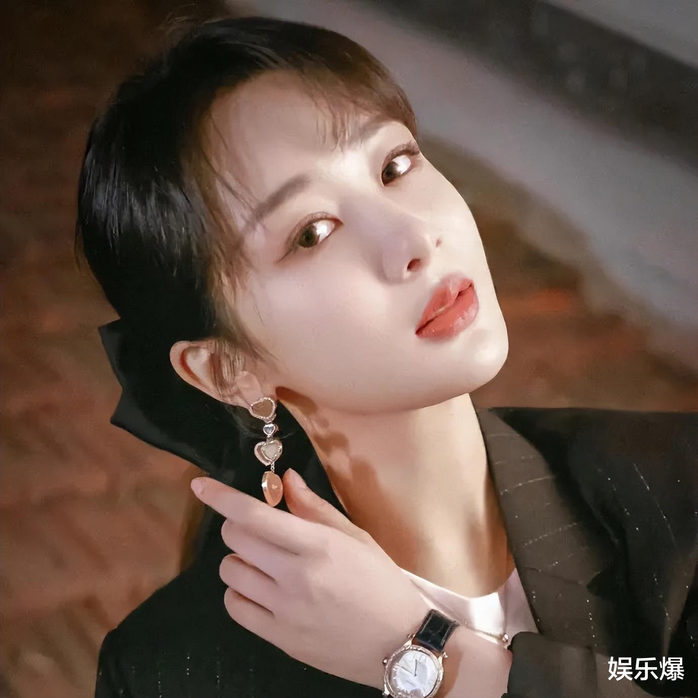 迪丽热巴|同是90花，杨紫新剧搭秀人被指走下坡路，迪丽热巴演正剧有望反超