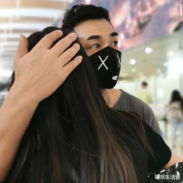 赵文卓|赵文卓15岁女儿晒照,素颜清纯大方,11岁就留学,每年学费近百万