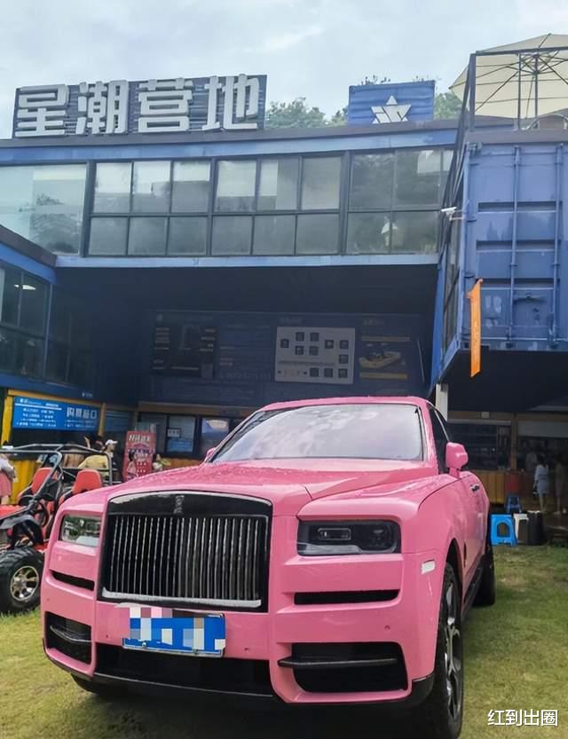 姐姐|王思聪带新女友出游被拍！女方大量私照曝光，腰细腿长神似张婧仪