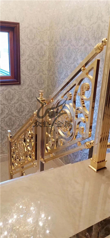 欧式铜艺楼梯护栏 别墅装修用这款铜板雕花护栏扶手