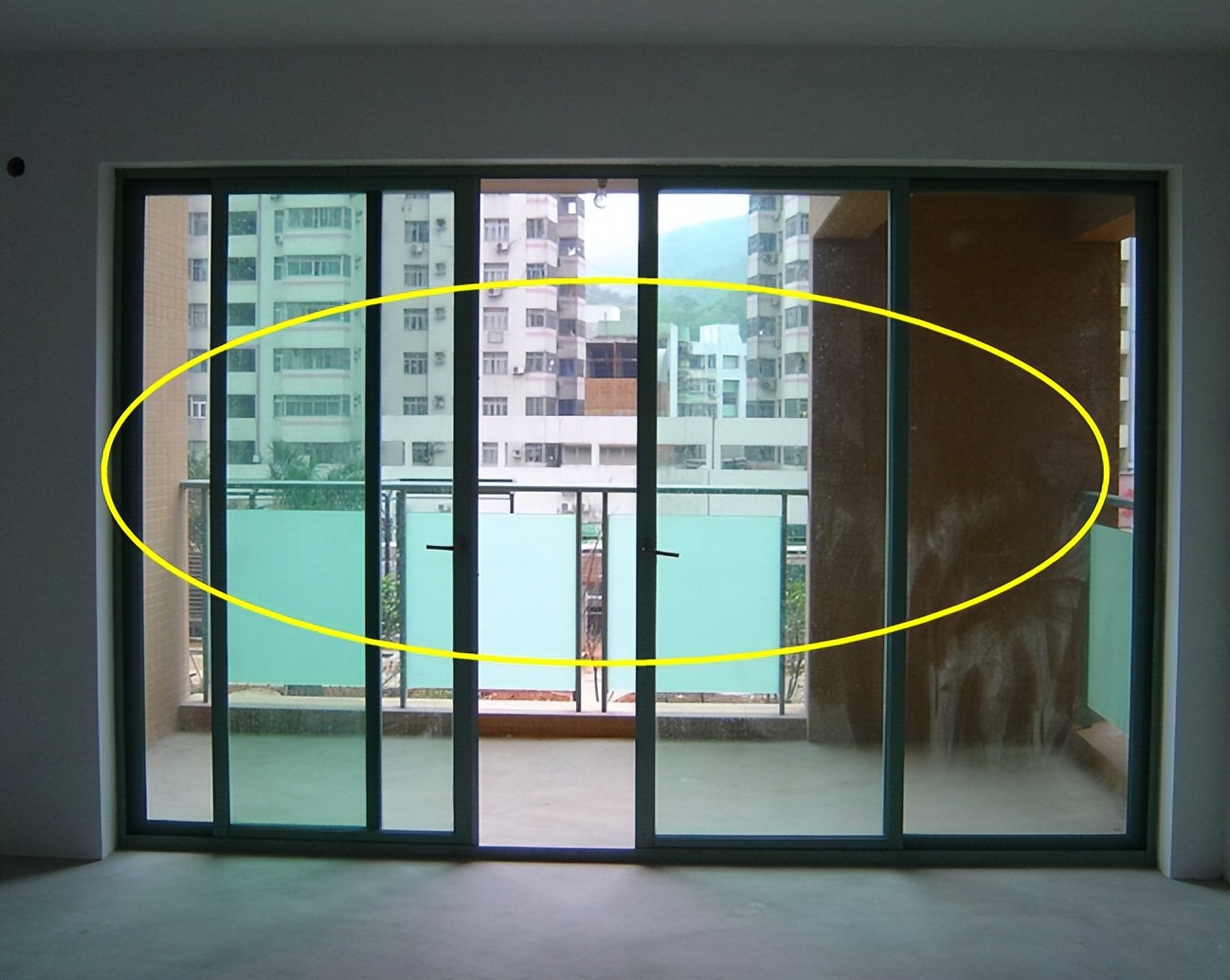 阳台装个推拉门有没有必要？好处坏处都告诉你，别等装了又拆掉