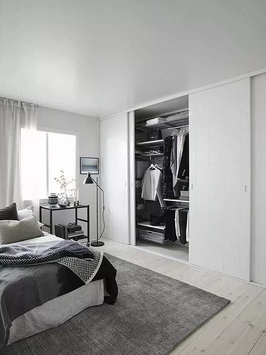 还买什么衣柜?如今流行挖墙变衣柜,空间不止大一倍