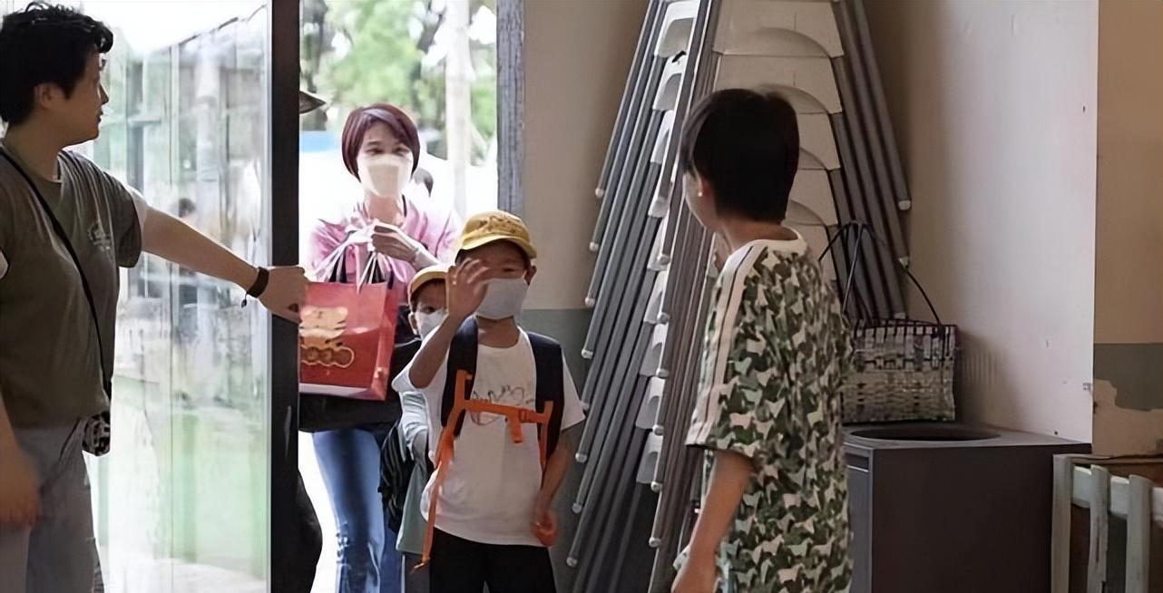 刘畊宏|刘畊宏举办派对为儿子庆生,郑凯夫妇等明星到场,现场热闹非凡