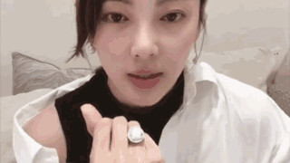 张雨绮|张雨绮化妆台曝光！豪华程度堪比“美容院”，网友：怪不得皮肤这么好