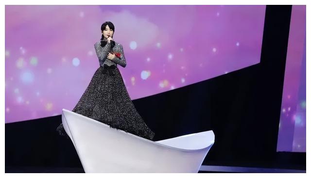 央视|央视晚会收视破2,韩红火力全开,李雪健眼神感人,孙俪温情破防